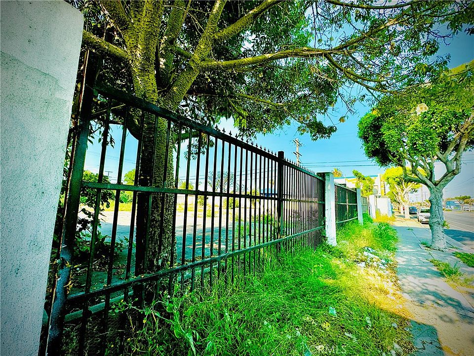 1st image of 715 E Alondra Blvd #5