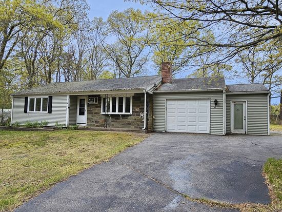 61 Coolidge Rd, West Yarmouth, MA 02673