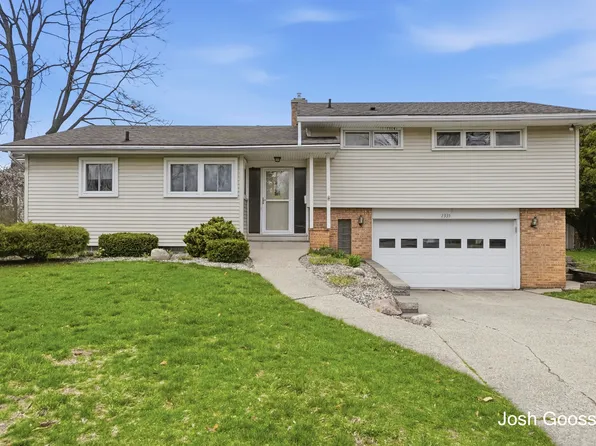 2335 Sinclair Ave NE, Grand Rapids, MI 49505