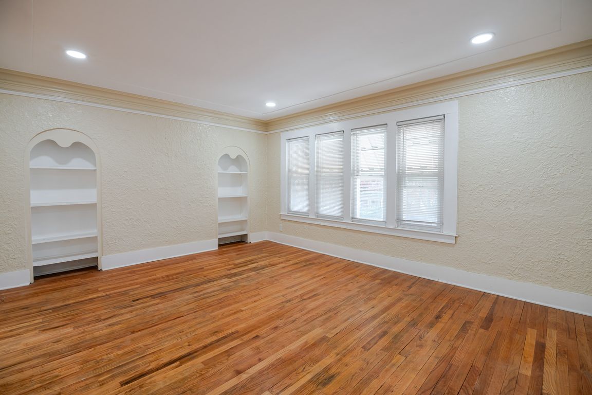 next background image