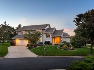 30 Chautauqua Trl, Madison, WI 53719