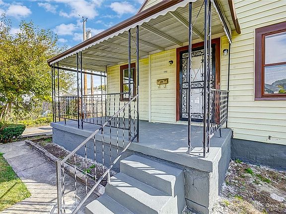 4th image of 444 Leland Ave