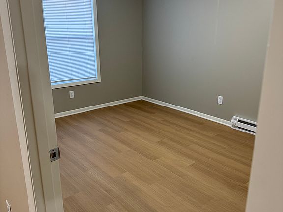 3rd image of 201 Begonia St NE APT 7