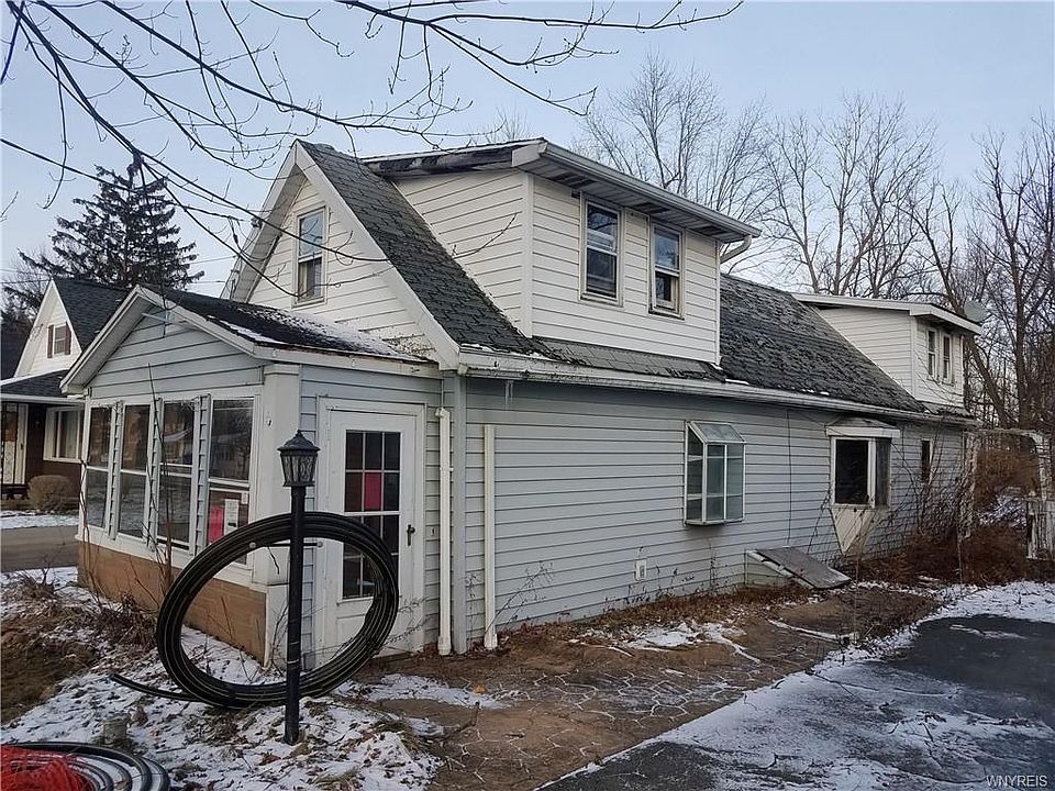 2nd image of 325 Seneca Pl #P1