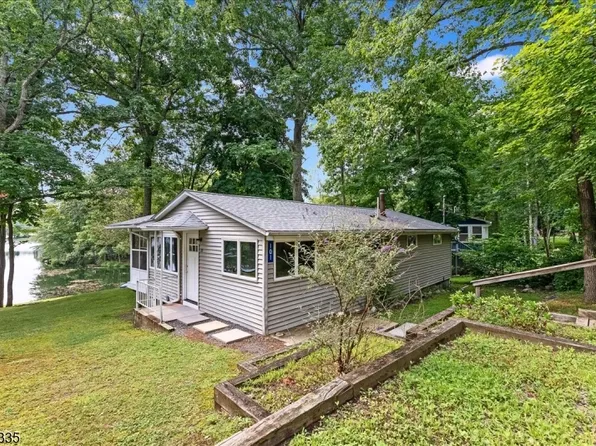 101 W Shore Dr, Newton, NJ 07860