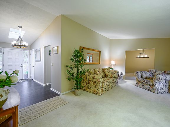 3rd image of 1008 Fleming Ct