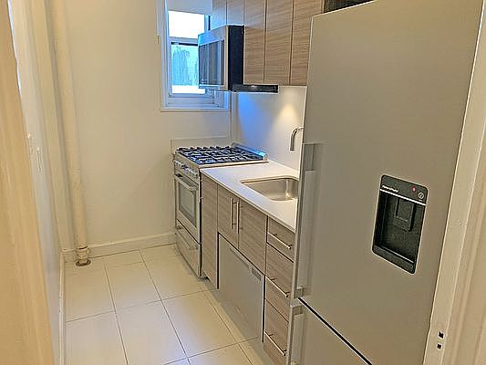 4th image of 364 W 18th St APT 4D