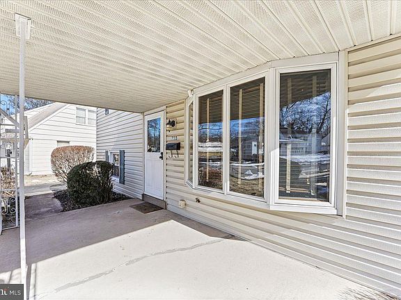 3rd image of 733 Cedar Dr