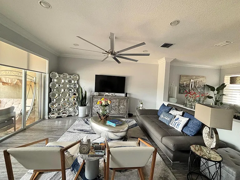 8219 Calabria Lakes Dr — Photo 21