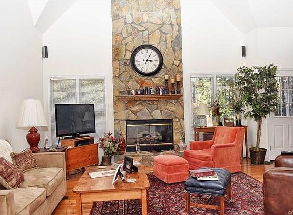4th image of 1864 Rock Point Dr