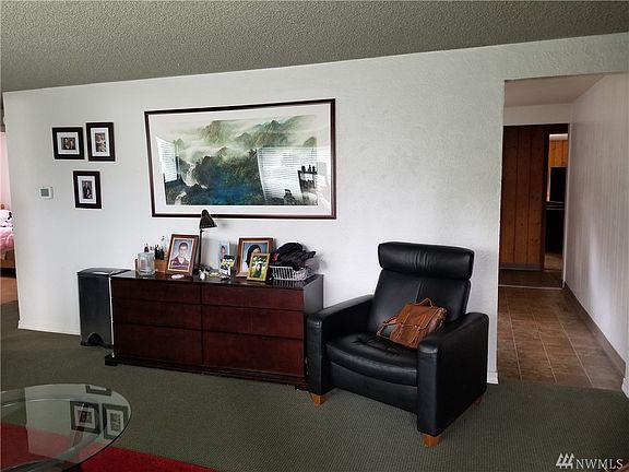 5th image of 3130 Vista Pl W