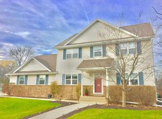 1166 Yosemite Rd, Oconomowoc, WI 53066