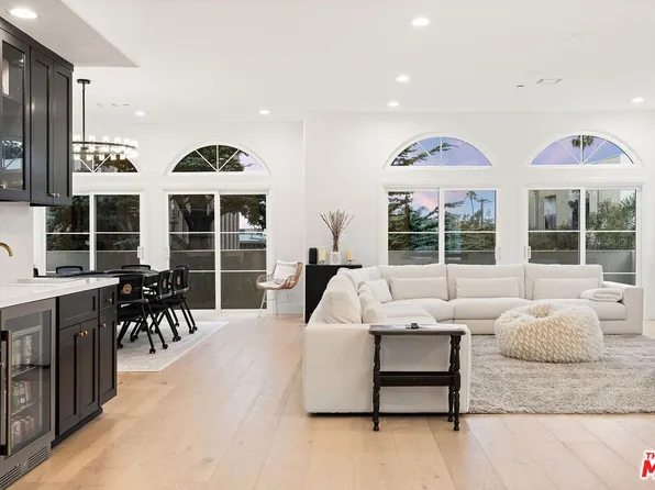 1182 Wellesley Ave APT 401, Los Angeles, CA 90049