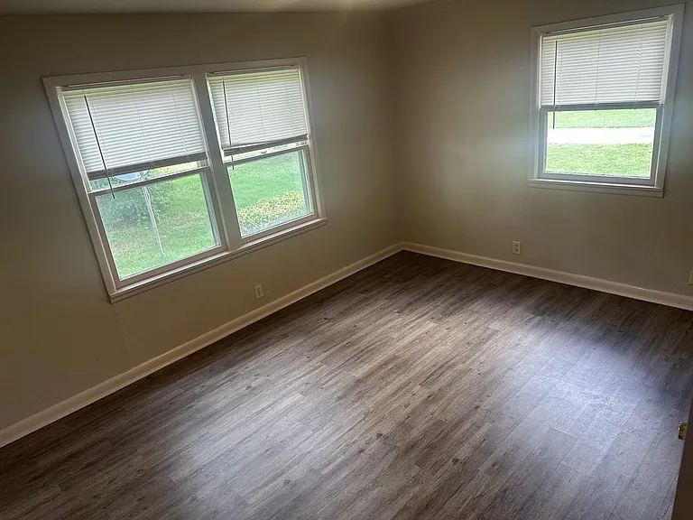 1007 Mayes Ave — Photo 9