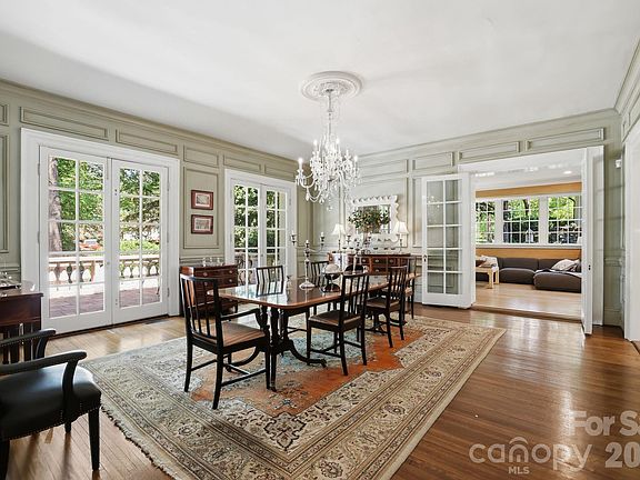 5th image of 937 Granville Rd
