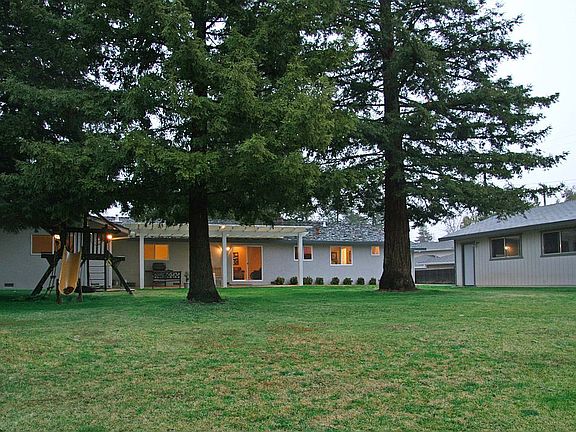 5th image of 8545 Oakwood Ct