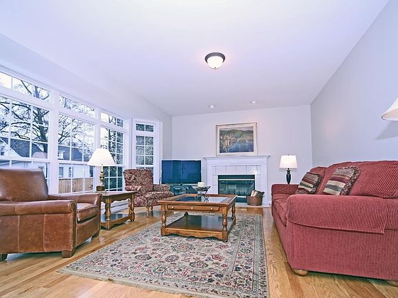 4th image of 410 Hill Dr