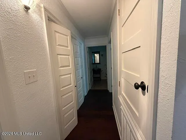 710 Mills Ave — Photo 9