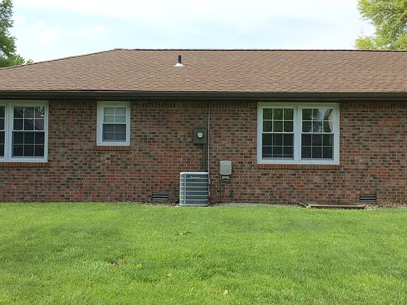 3rd image of 588 Camelot Dr