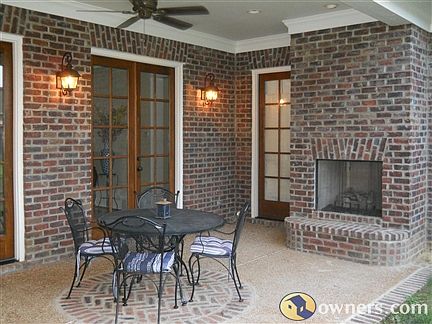 Back patio w gas FP & inlay brick
