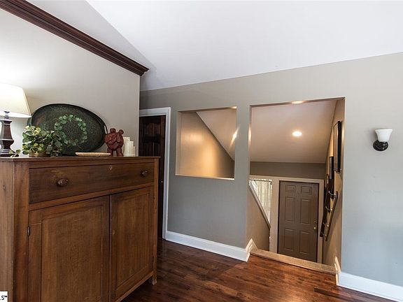 3rd image of 12 Altamont Forest Dr