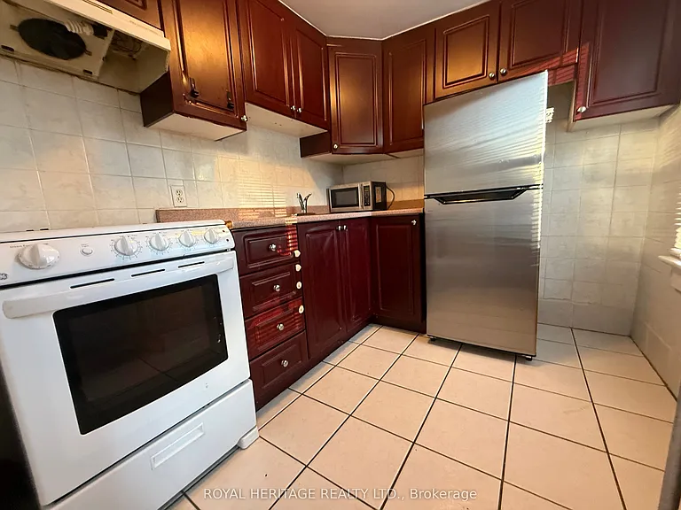 264 Jarvis St #1 — Photo 4