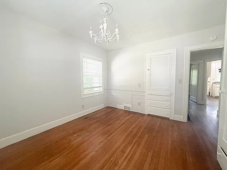 100 Davis Ave — Photo 14