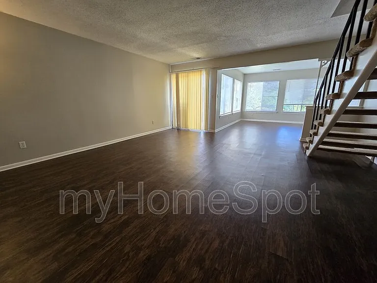4828 Huron Dr — Photo 2
