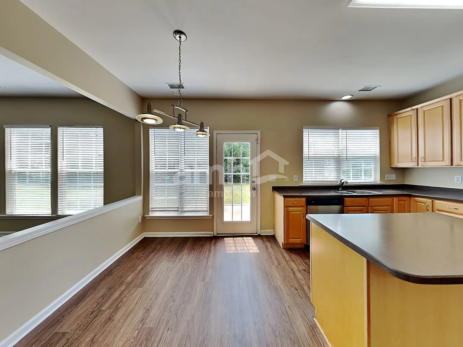 4 bed, 2.5 bath, 2312 sqft, $2,475 — Photo 4