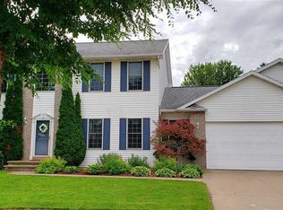 521 E Apple Creek Rd, Appleton, WI 54913