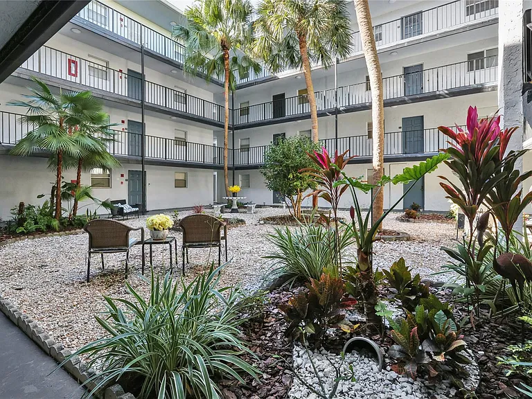 2800 Somerset Dr #418J — Photo 1
