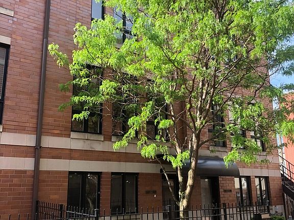 2nd image of 3150 N Lakewood Ave Unit 6
