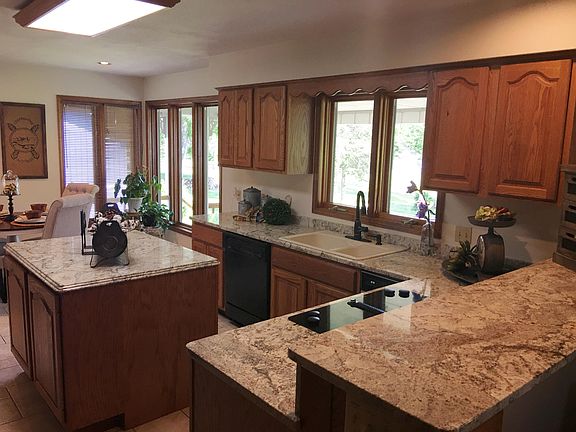 5th image of 7 Dogwood Ln