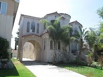 4 bed, 2.5 bath, 2272 sqft, $5,900 — Photo 1