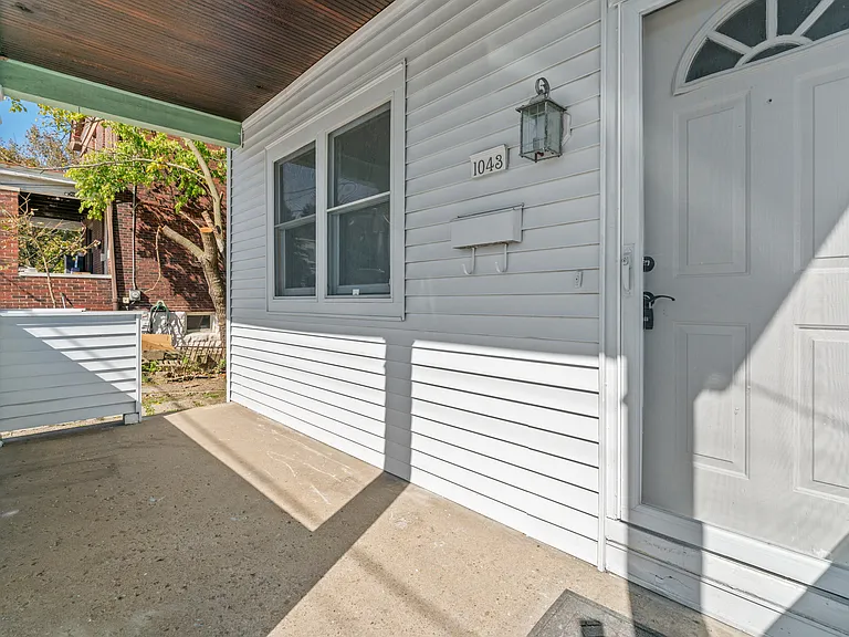 1043 Mount Oliver St — Photo 3