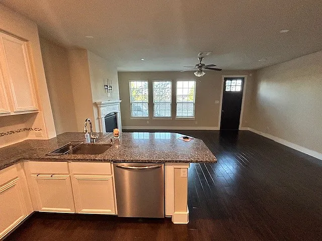 2424 Eureka Way — Photo 3
