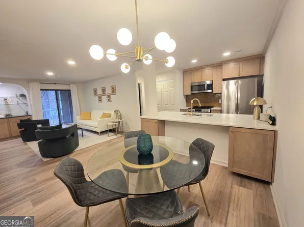 301 Barrington Hills Dr, Sandy Springs, GA 30350