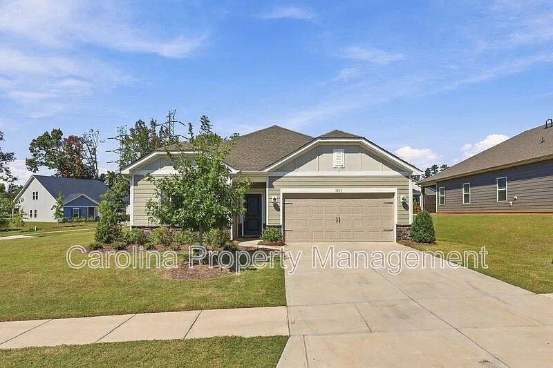 3 bed, 2.0 bath, $2,350 — Photo 2