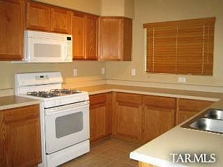 4th image of 444 E Placita Rejilla