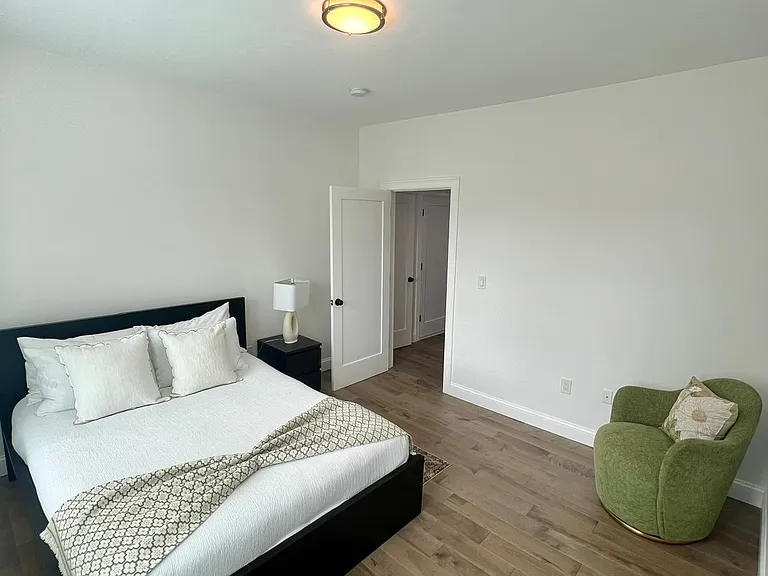 71-73 Humboldt Ave #4 — Photo 9