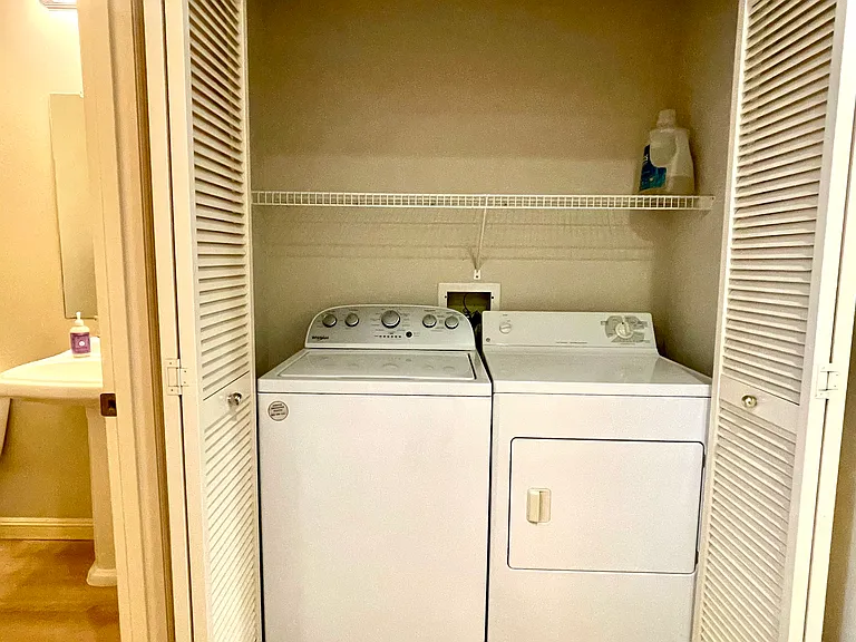 Downstairs in-unit washer/dryer