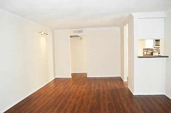 Valley Apartments — Photo 9