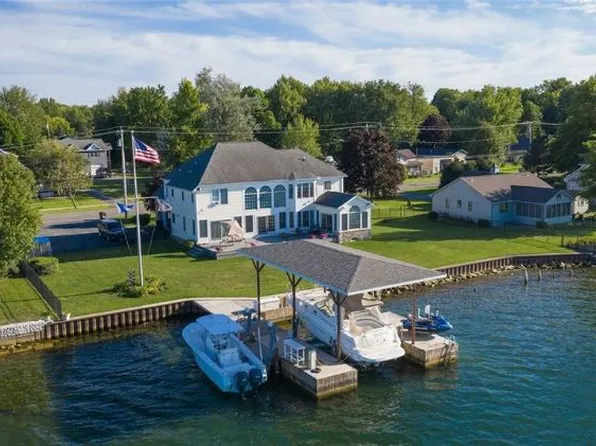 913 E Broadway St, Cape Vincent, NY 13618