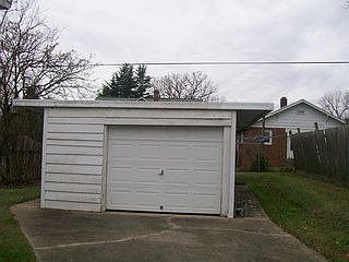 2nd image of 2330 Montrose Ave