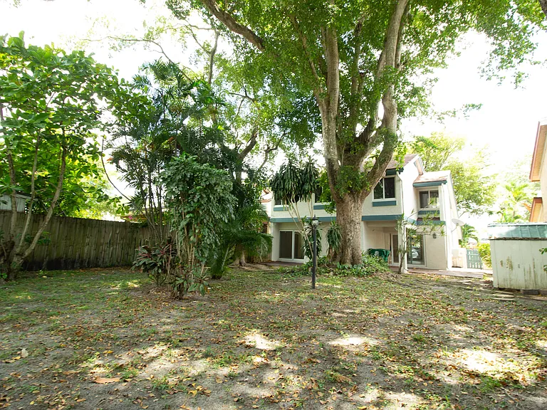 8321 SW 39th Ct — Photo 3