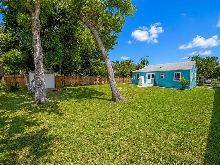 3209 Avenue A W — Photo 22