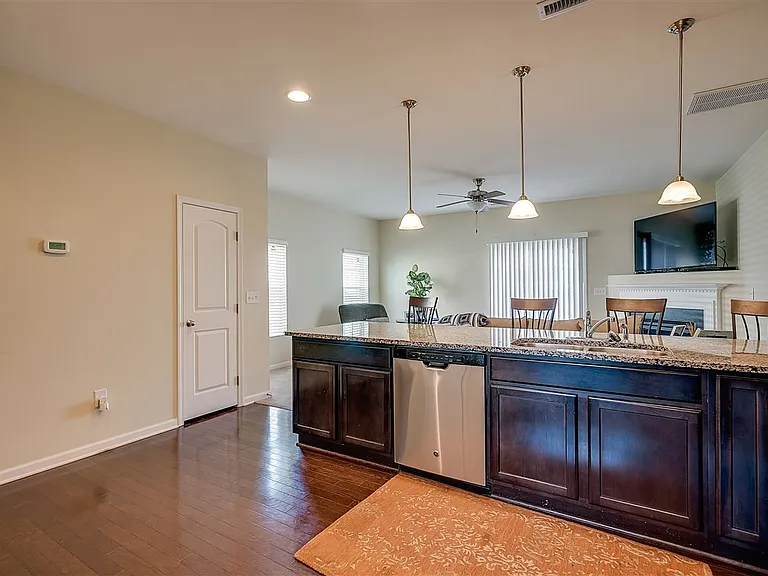 1304 Cozart St #317 — Photo 7