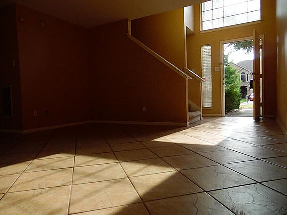 5th image of 639 Meadow Knoll Dr