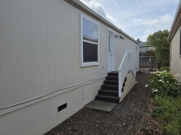 55+ Community (must be 55 to apply)
Side Exterior