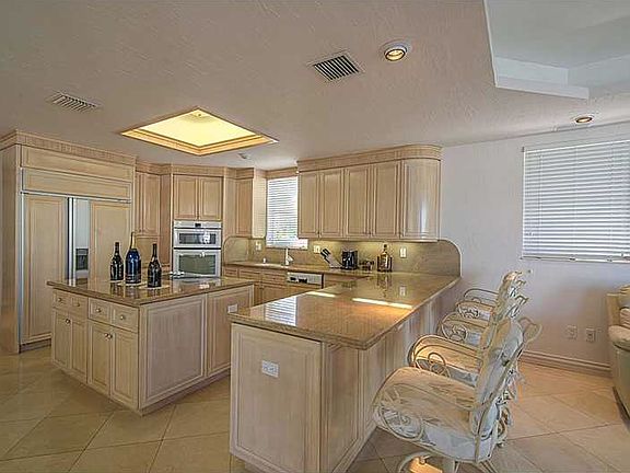 5th image of 6275 Dolphin Dr
